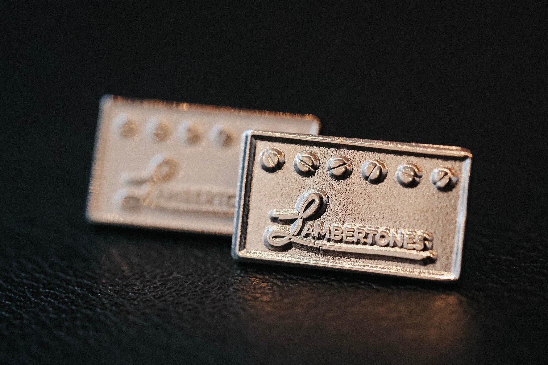 Pin de esmalte Lambertones 
